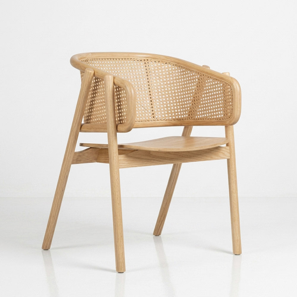 [ch10239] The Shell Chair